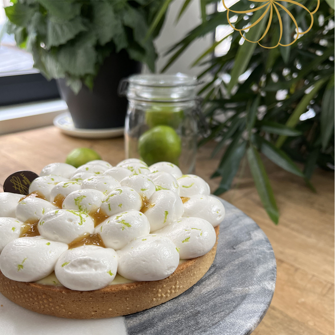 La tarte aux citrons meringuée de La Meringaie, une évidence ! 🍋⁣
⁣
Une pâte croquante, un crémeux citron et citron vert, surmonté d'une meringue italienne au miel, et des touches de confit citron-citron vert. 🍋⁣
⁣
Une création d'équipe de nos pâtissiers 👨‍🍳👩‍🍳 💪⁣
⁣
L'avez-vous goûtée?⁣
⁣
#tarteauxcitrons #lameringaie #meringue #meringueitalienne #tarteaucitron #tarteaucitronmeringuée